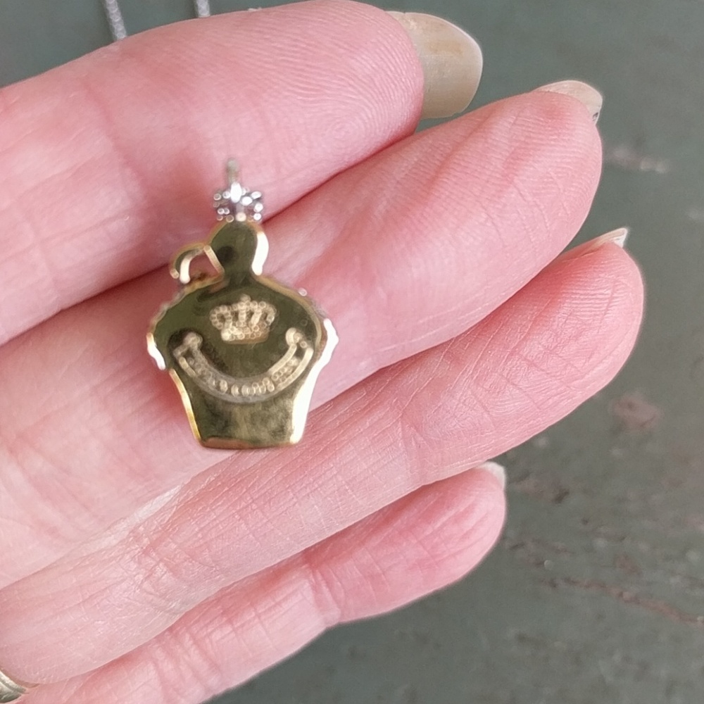 JUICY COUTURE CUPCAKE NECKLACE! - Picture 5 of 8